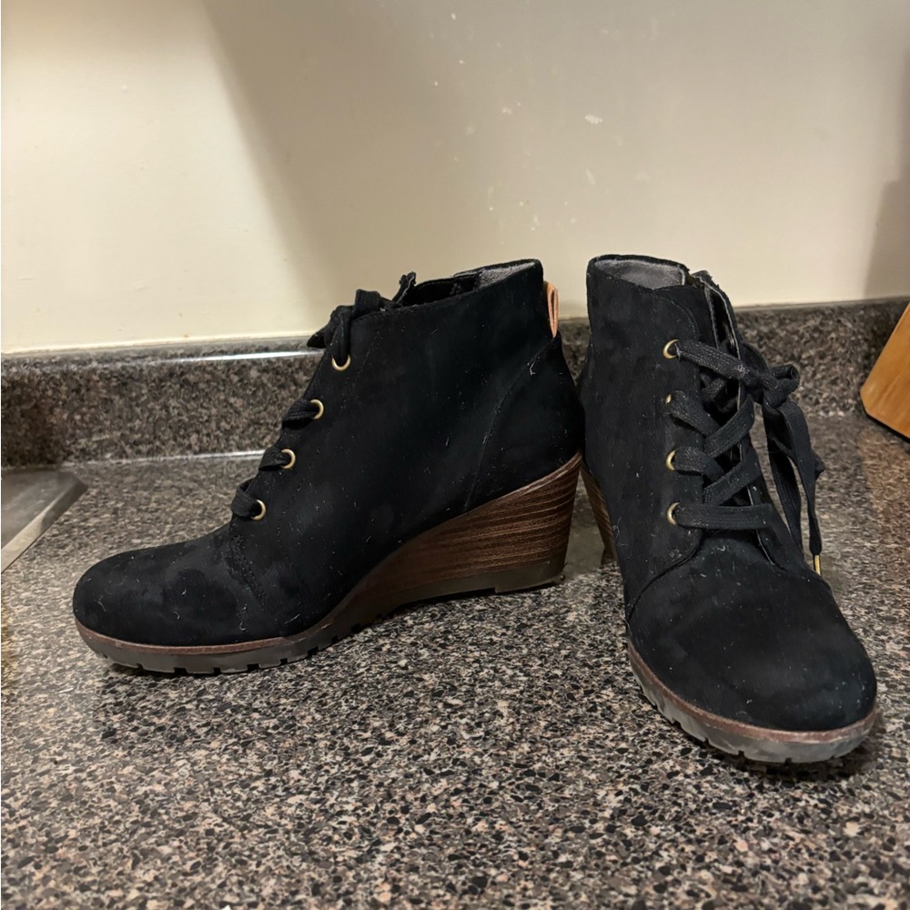 Dr. Scholl's Black Wedge Shoes with Lace-Up Design
